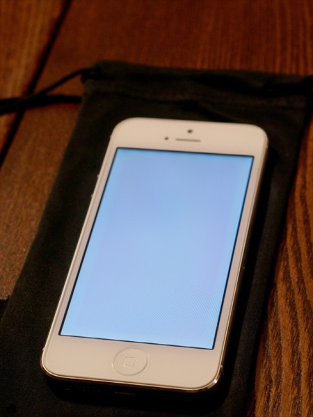 iPhone 5 屏幕爆出紫屏门 官方暂无回应